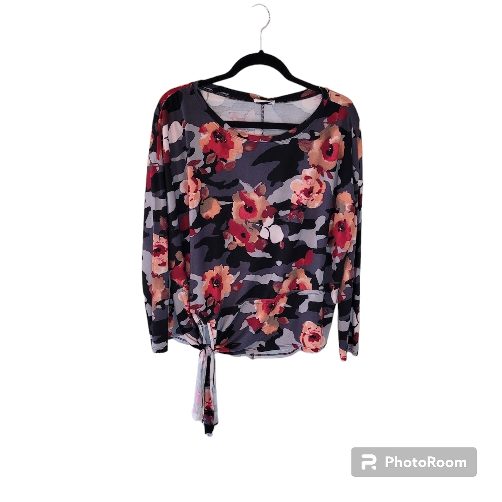 Cotton Bleu Top. Grey, red, peach camo floral . Size small